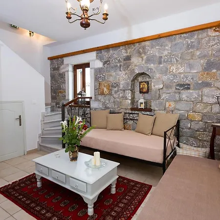 Pleiades Seaside Residences In Mani Willa *
